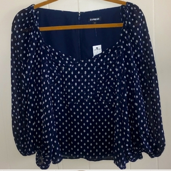 EXPRESS  Top M  NWT   Pattern on dark navy - Picture 8 of 8